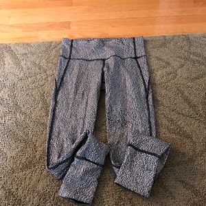 Lululemon Size 8 Printed Legging! Great Condition!